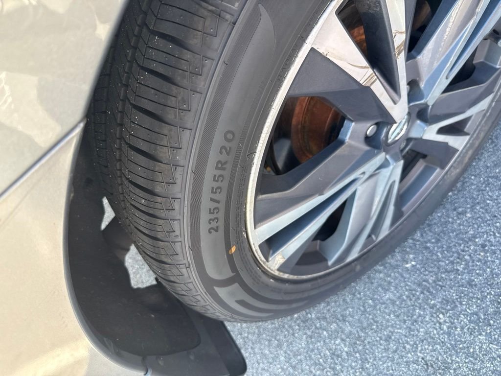 Used 2020 Gray Nissan Platinum image 15