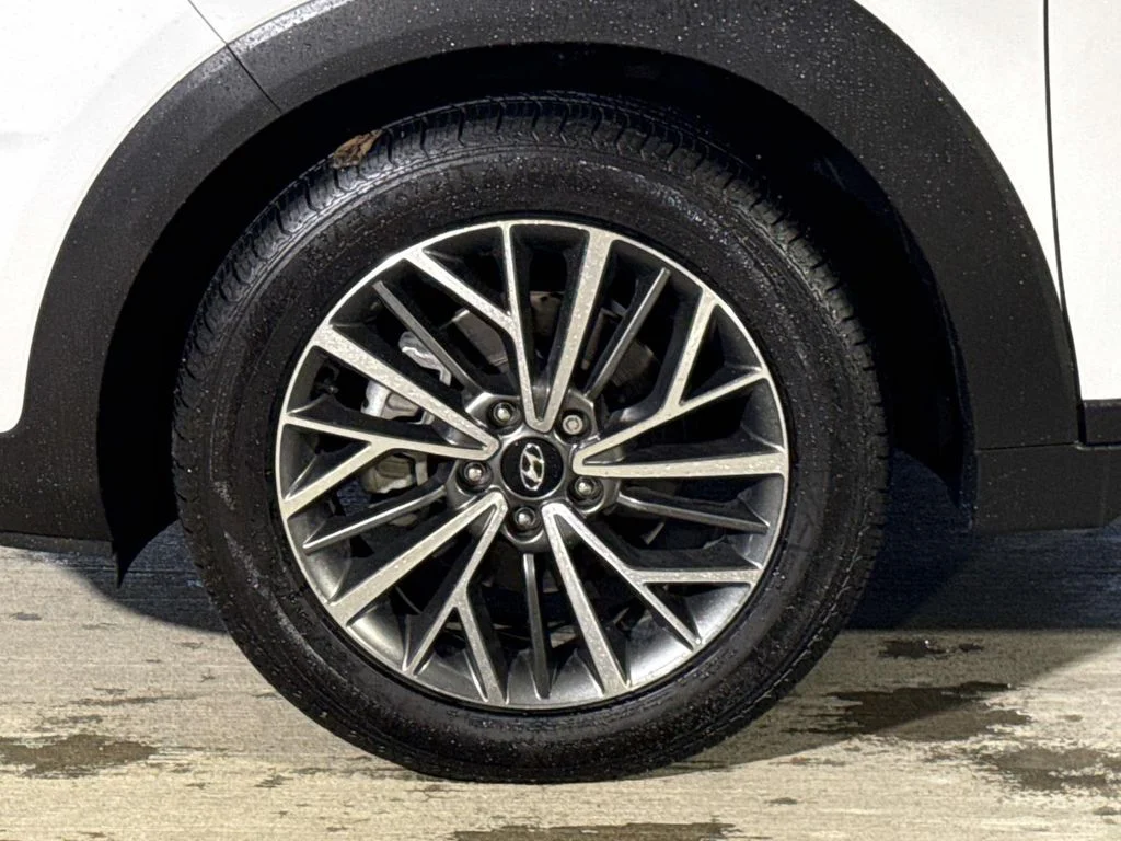 Used 2019 White Hyundai Ultimate image 11