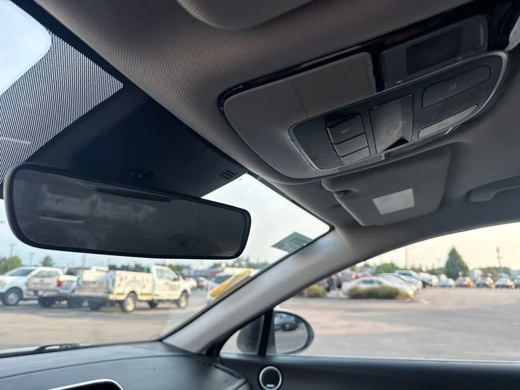 Used 2021 Hyper White Hyundai SEL image 16