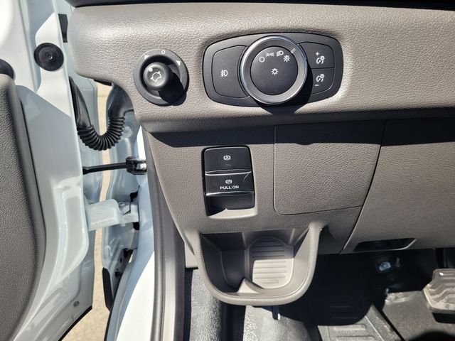 New 2025 Oxford White Ford Cutaway image 7