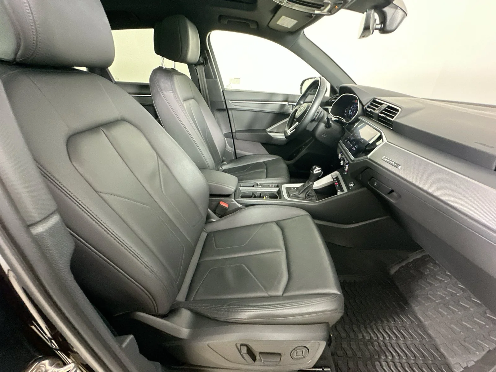 Used 2022 Black Audi  image 46