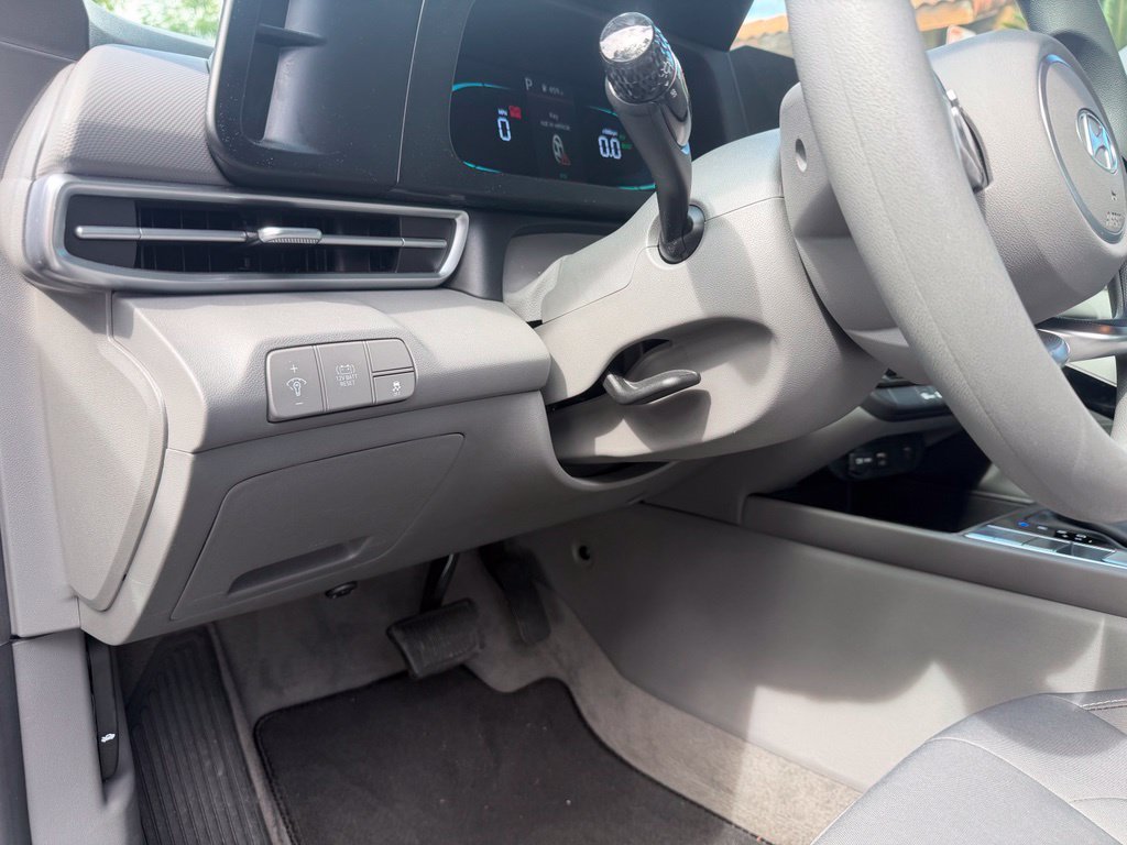 Used 2026 Silver Hyundai Blue image 21