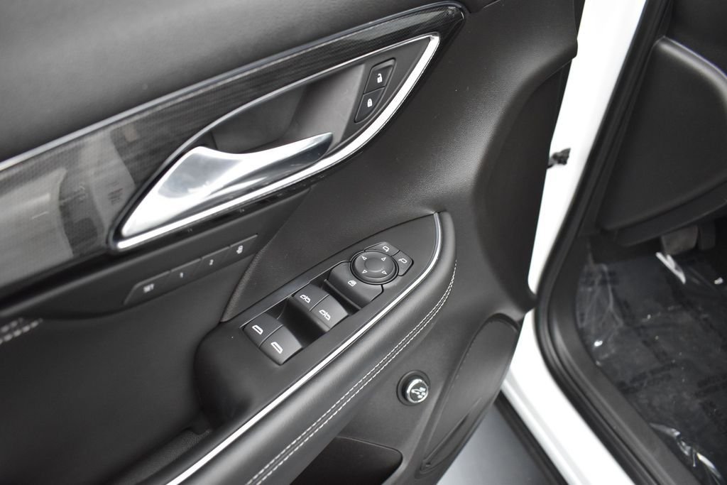 Used 2023 Summit White Buick Essence image 6