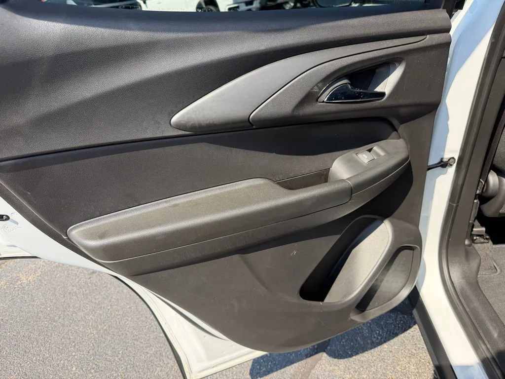 Used 2025 Summit White Chevrolet LT image 20