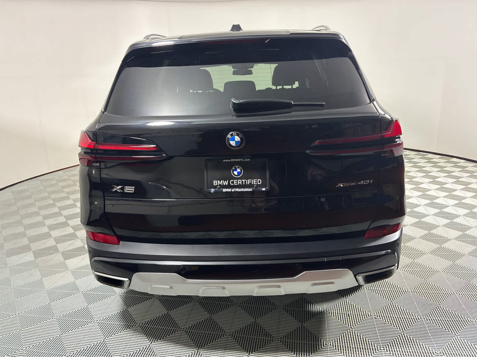 Certified Used 2024 Black Sapphire Metallic BMW xDrive40i image 3