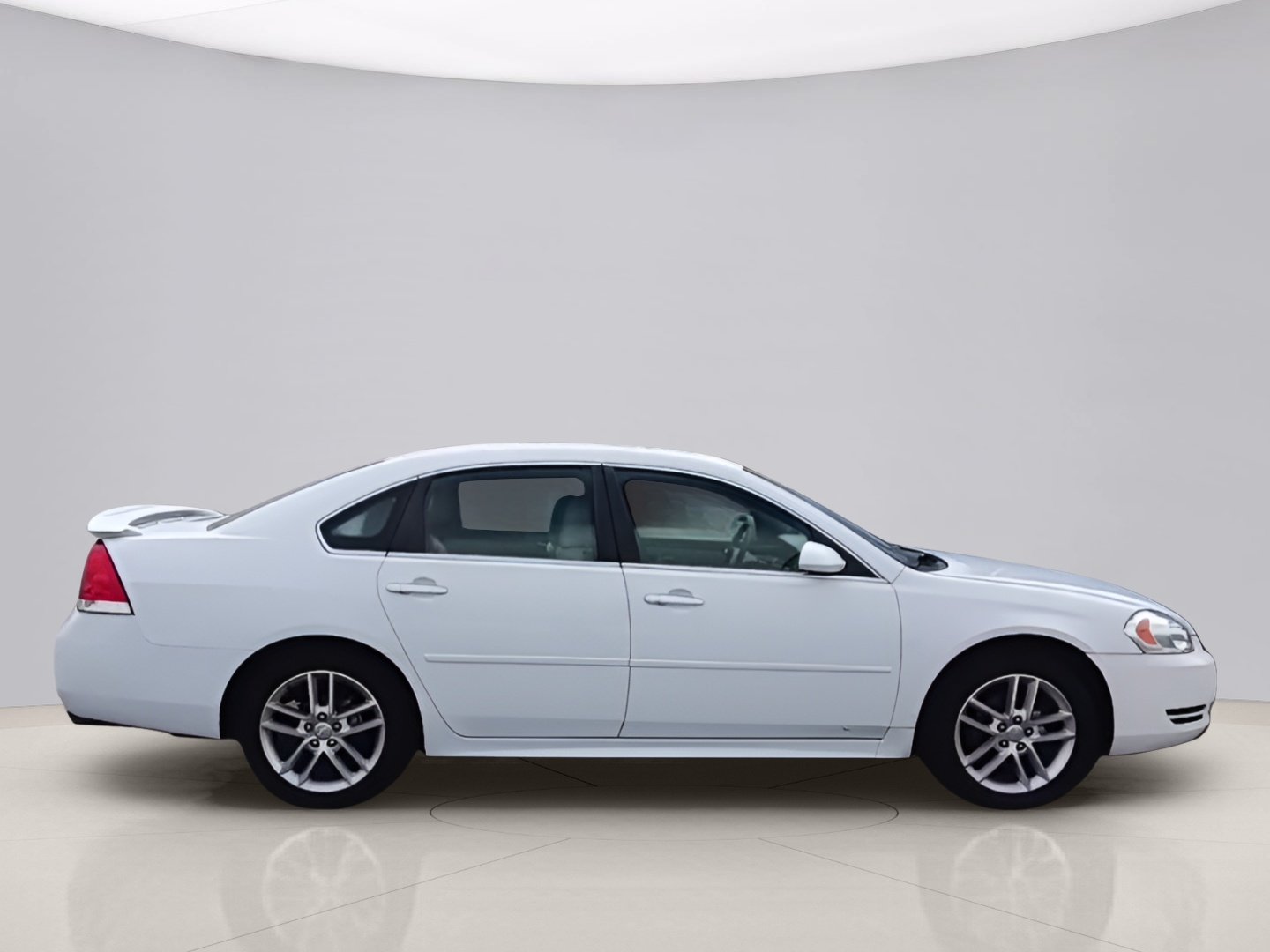 Used 2016 White Chevrolet LTZ image 6