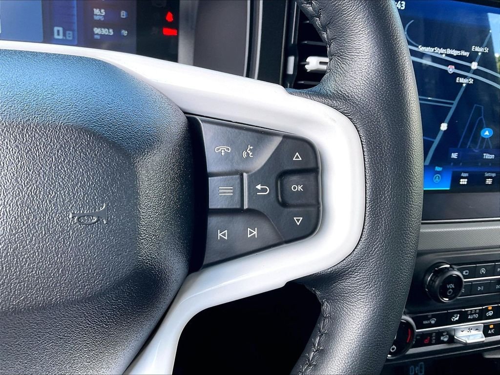 Used 2023 Oxford White Ford Badlands image 22