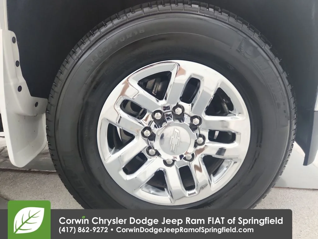 Used 2017 White Chevrolet LT image 32