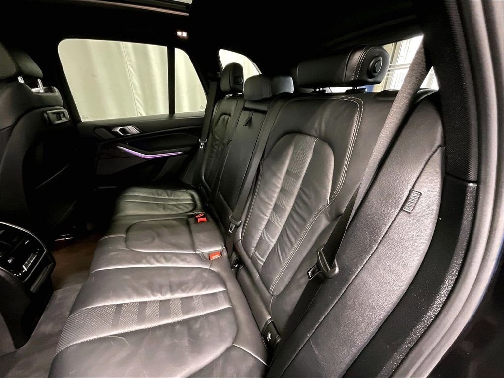 Used 2020 Black BMW xDrive40i image 15