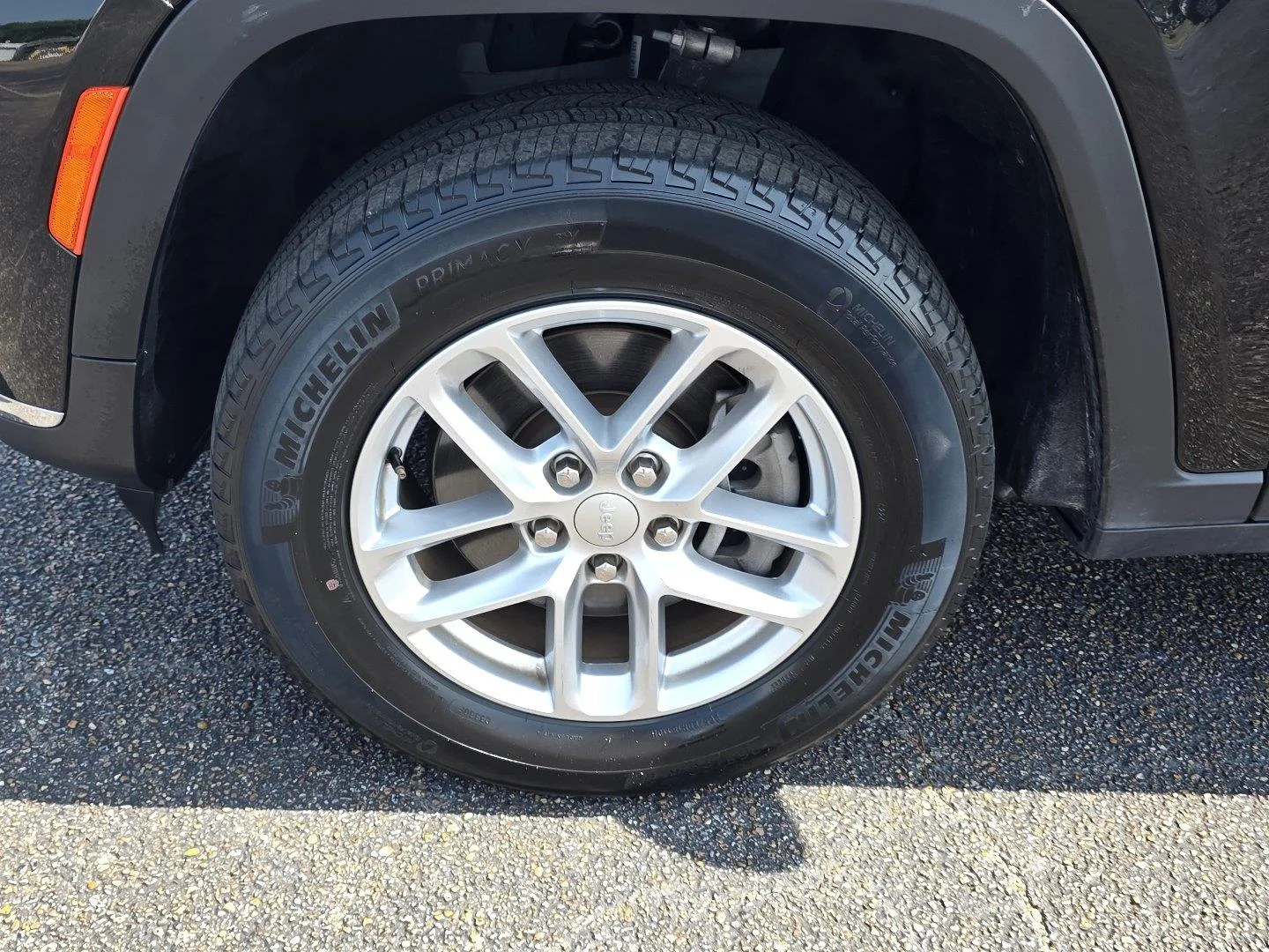 Used 2024 Diamond Black Crystal Pearlcoat Jeep Laredo image 35