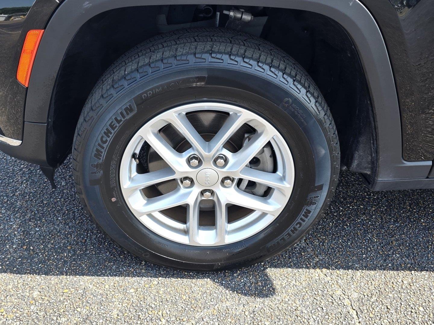 Used 2024 Diamond Black Crystal Pearlcoat Jeep Laredo image 35