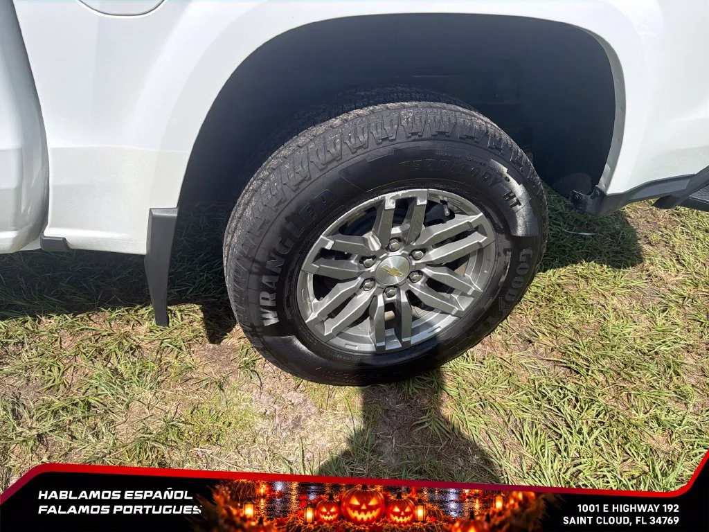 Used 2024 Summit White Chevrolet LT image 11