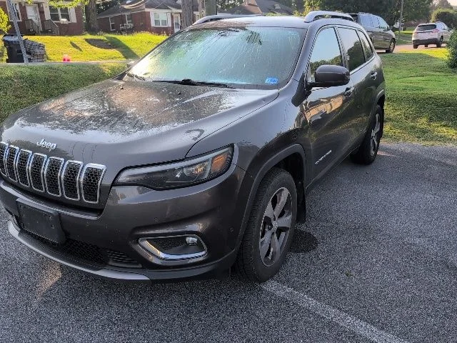 Used 2019 Gray Jeep Limited image 3