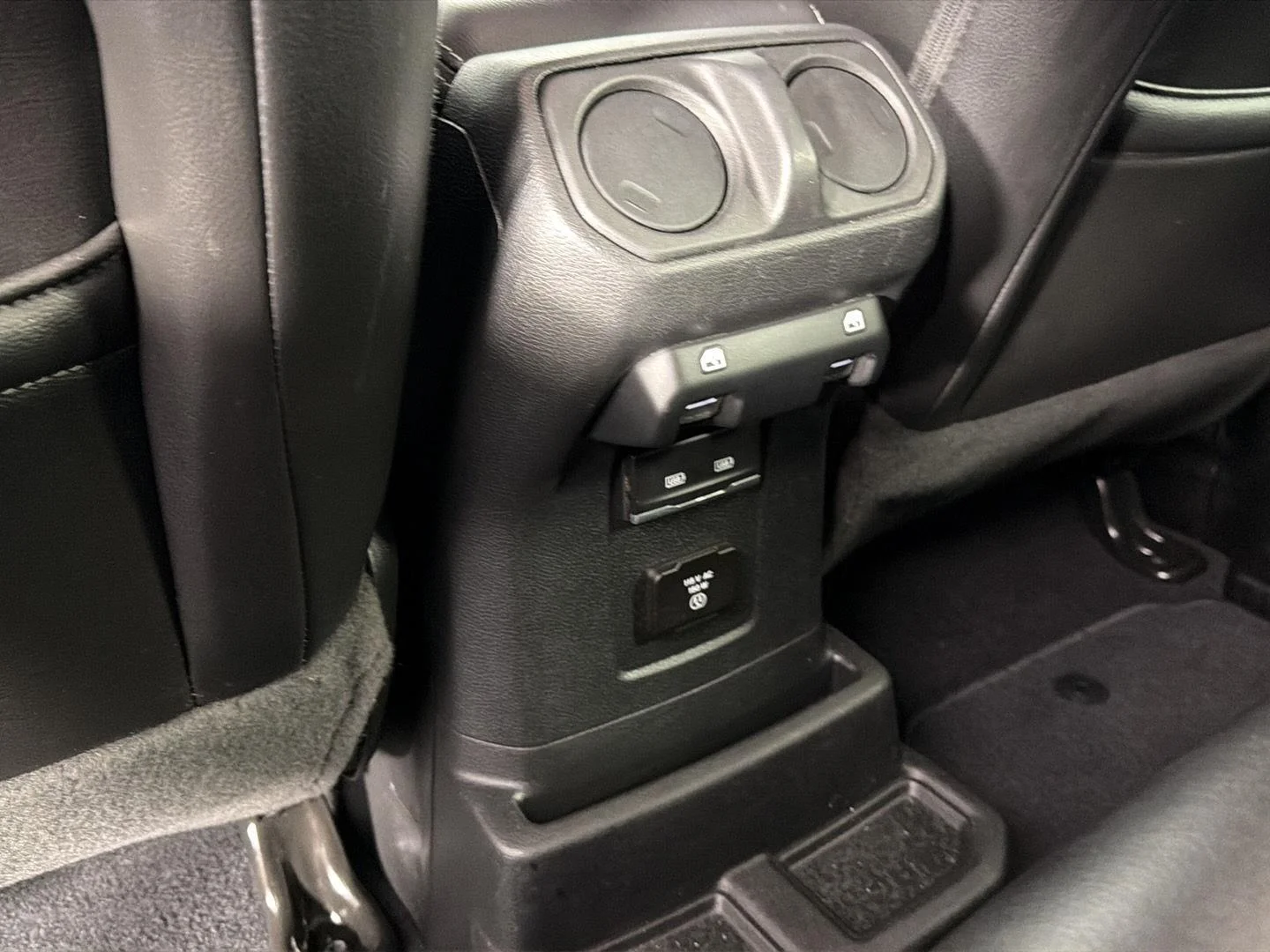 Used 2022 Granite Crystal Metallic Clearcoat Jeep Unlimited Sahara image 20