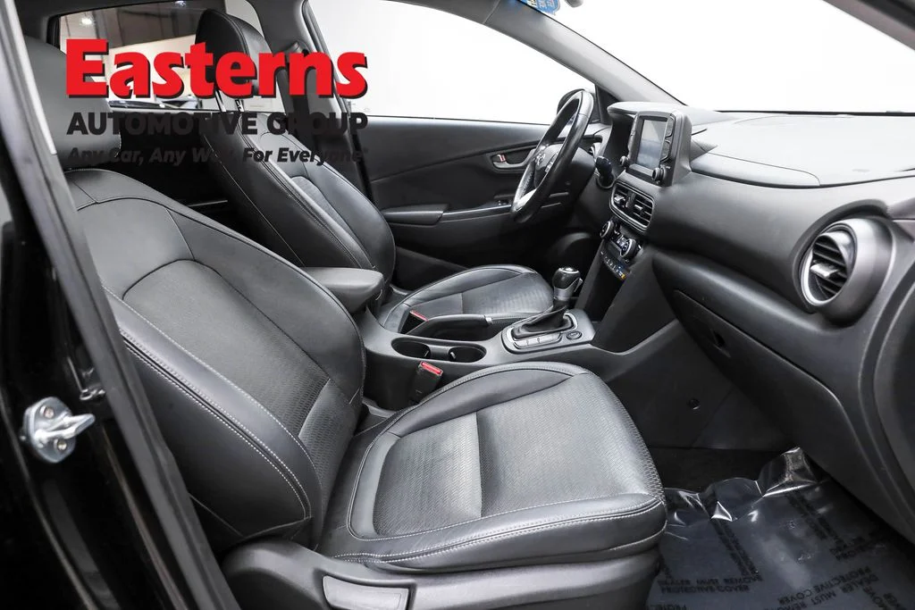 Used 2020 Black Hyundai Limited image 25