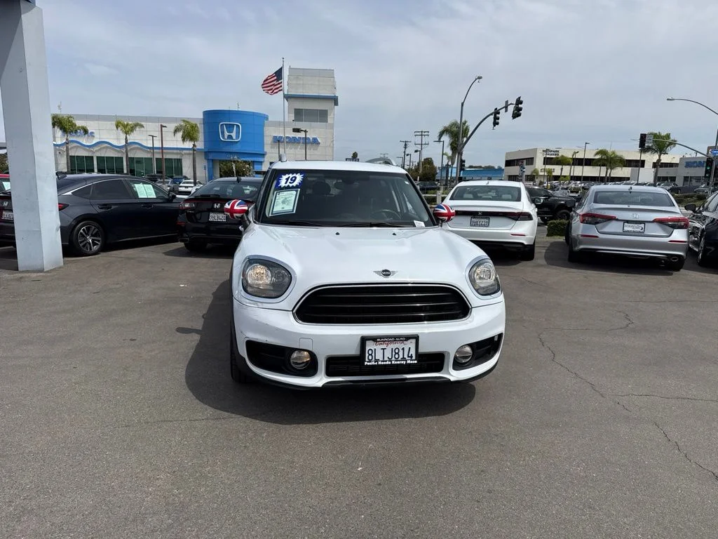 Used 2019 White MINI Classic image 3