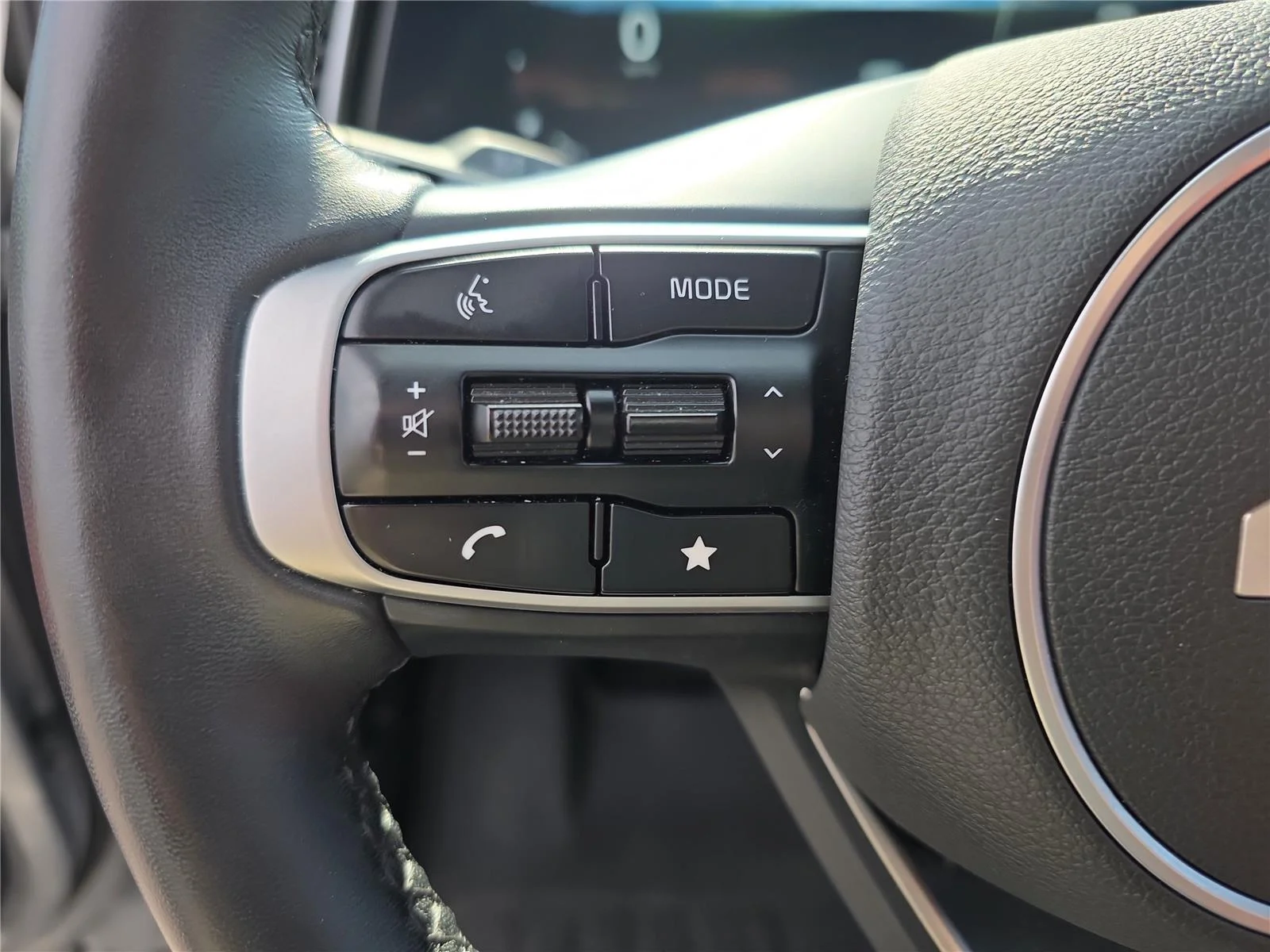 Used 2025 Wolf Gray Kia SX-Prestige image 33