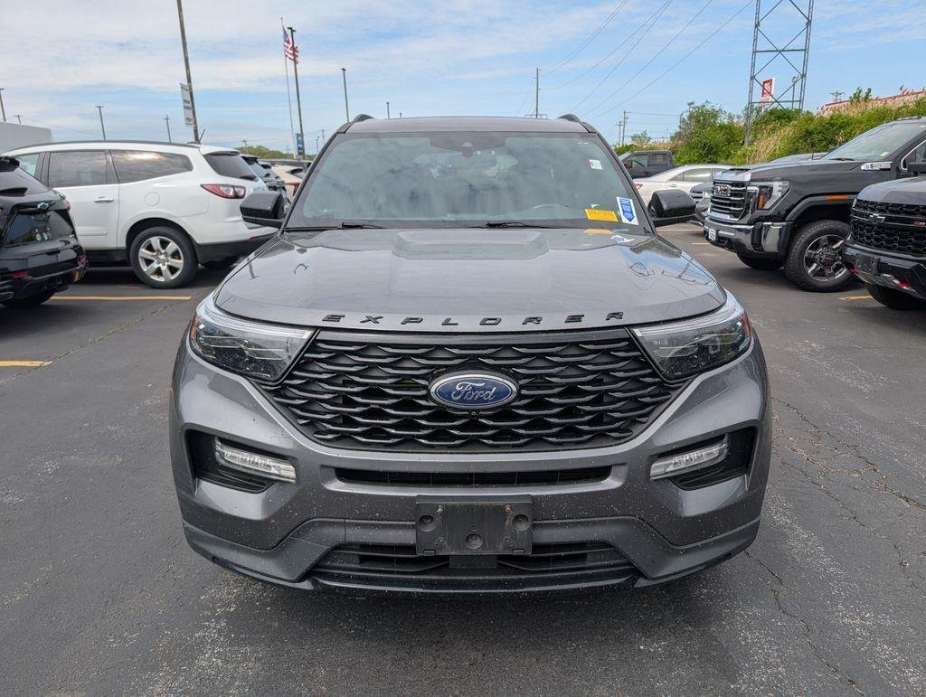 Used 2022 Gray Metallic Ford ST-Line image 2