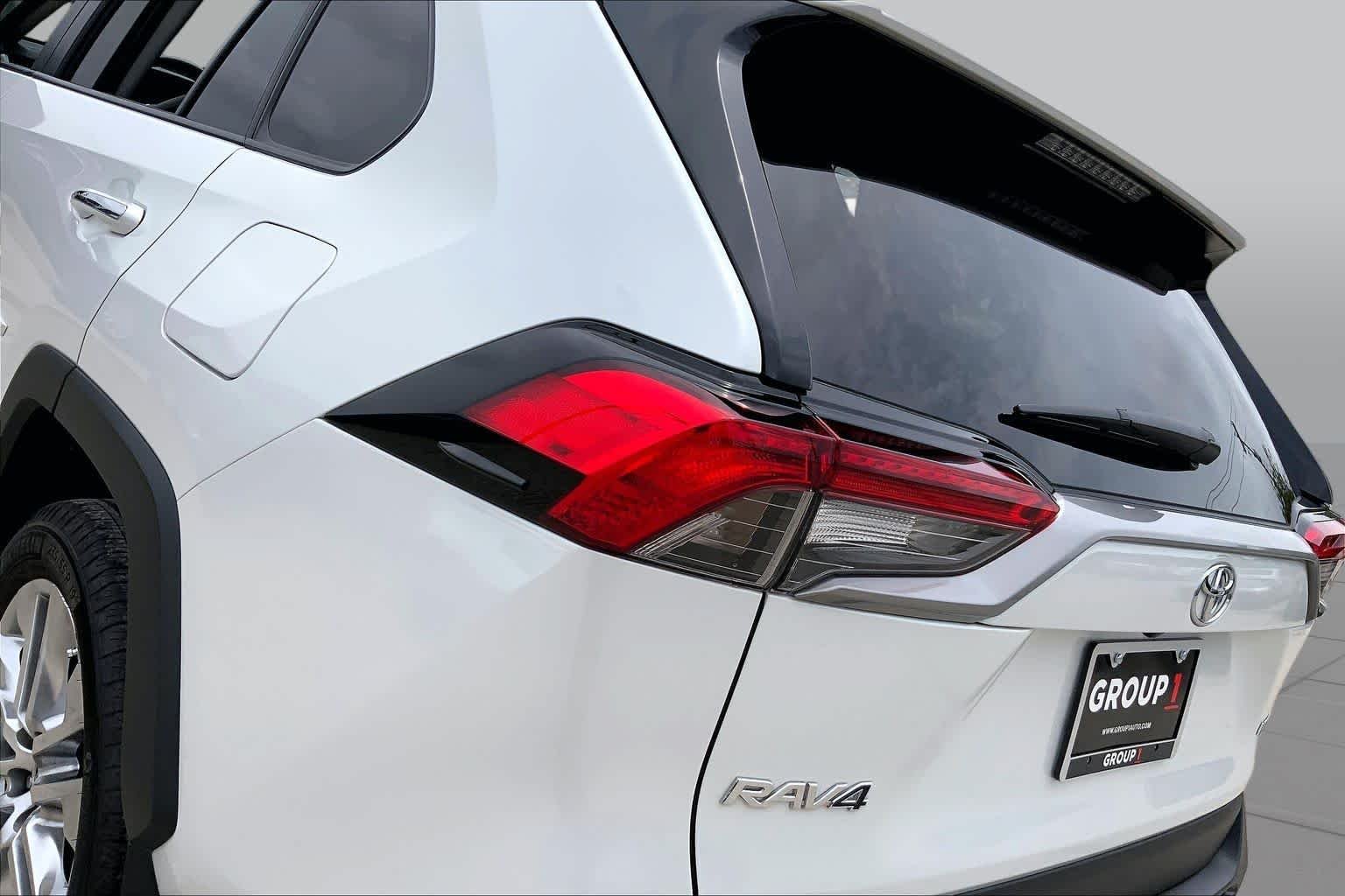 Used 2025 Wind Chill Pearl Toyota Limited image 29