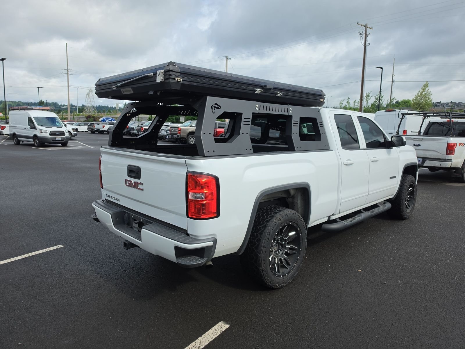 Used 2018 Summit White GMC Base image 8