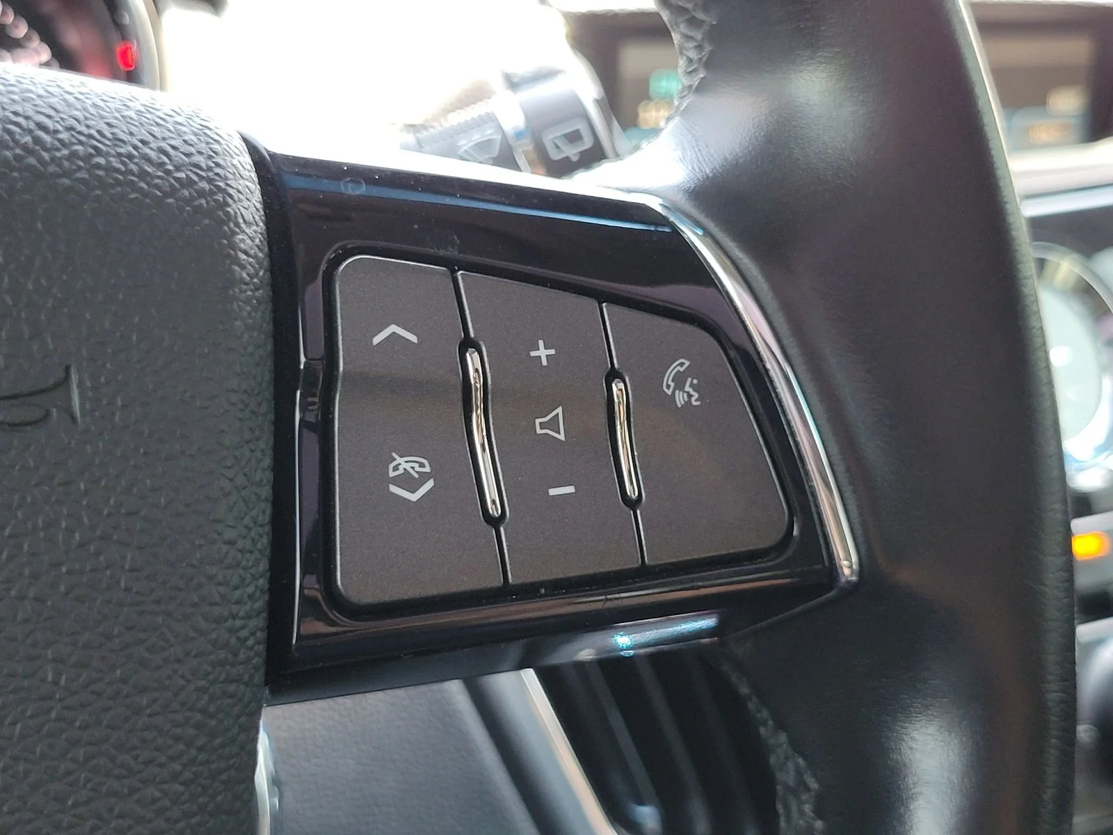 Used 2011 Black Diamond Cadillac Base image 18