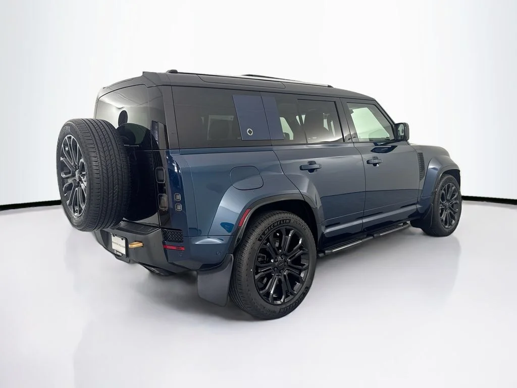 New 2026 Sargasso Blue Land Rover OCTA image 5