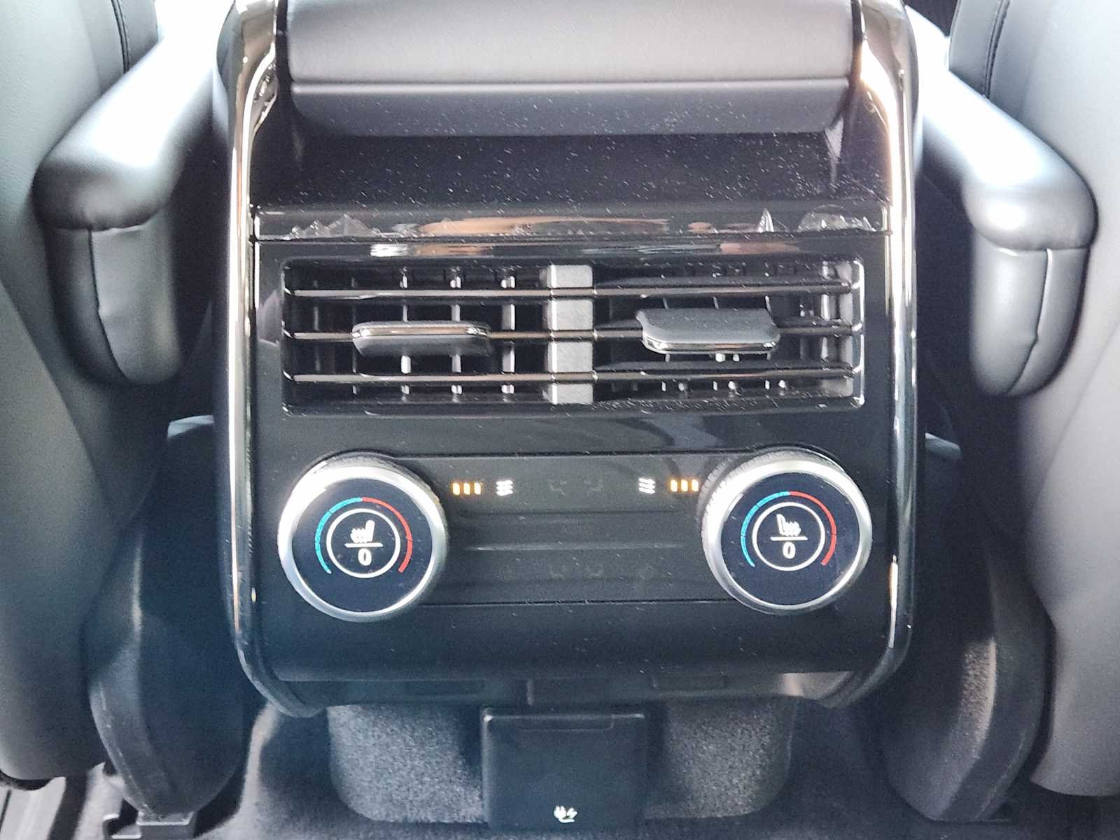 New 2026 Borasco Grey LAND ROVER Dynamic SE image 29