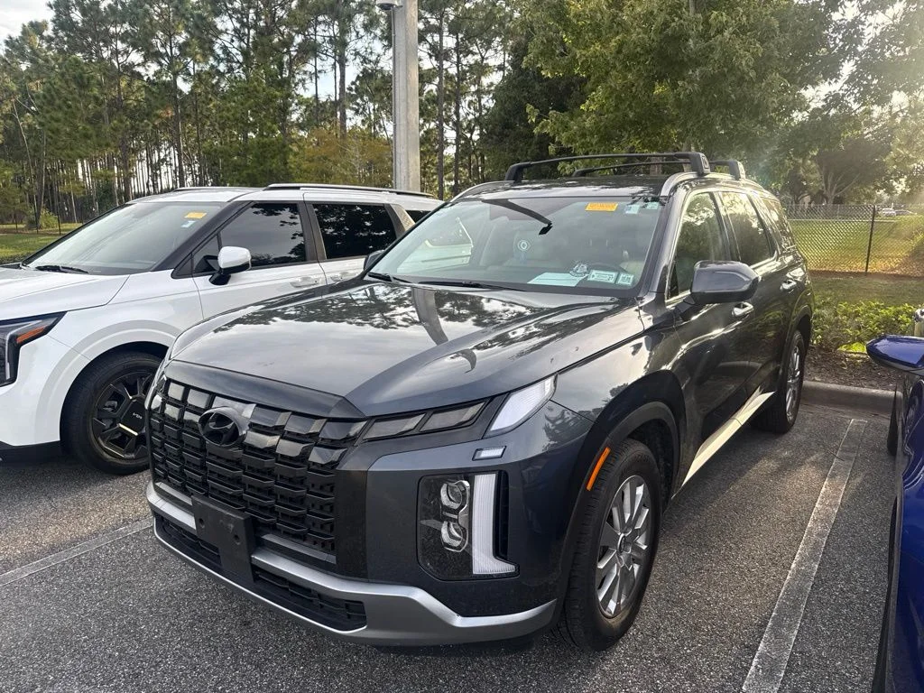 Used 2024 Gray Hyundai SEL image 2
