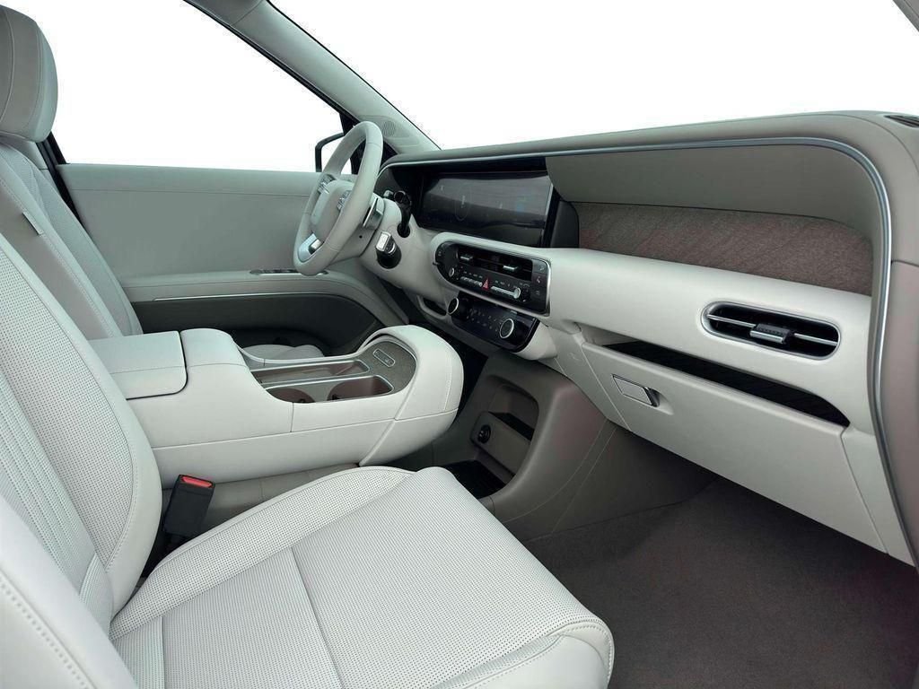 New 2026 Black Hyundai SEL Premium image 15