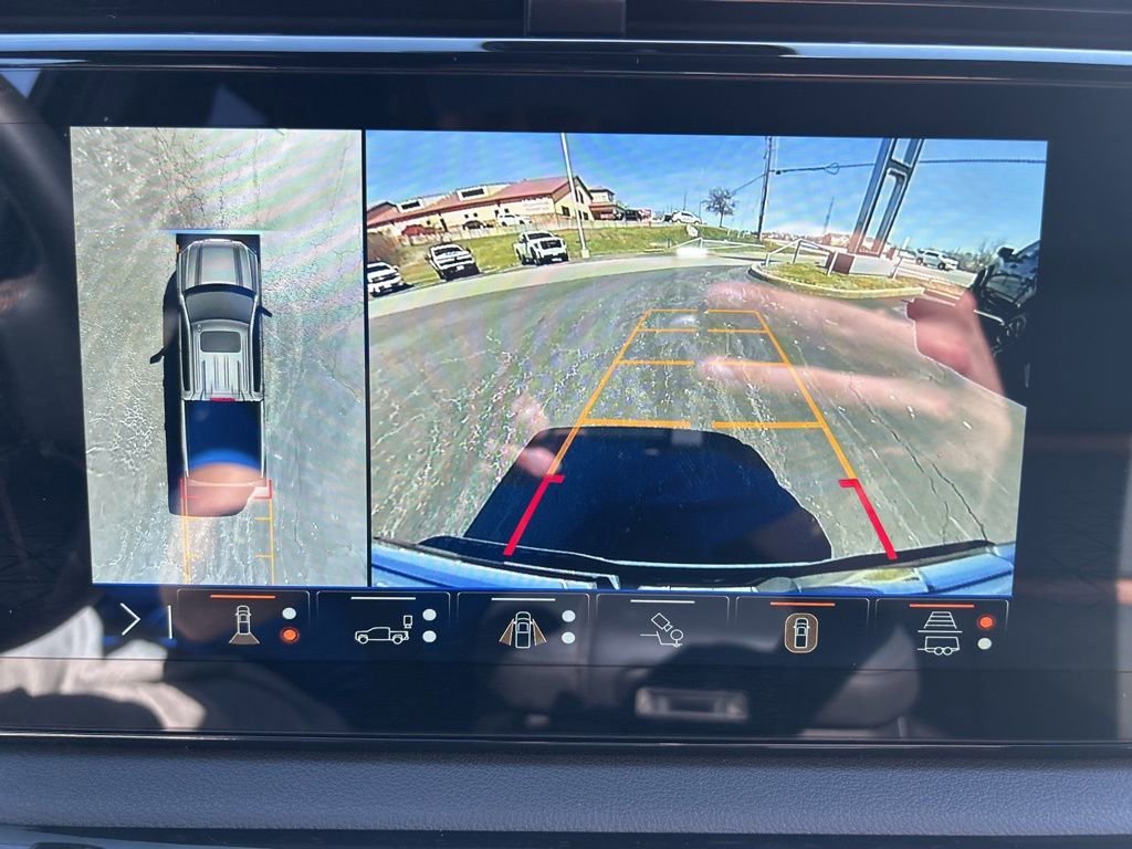 Used 2025 Summit White GMC AT4 image 17