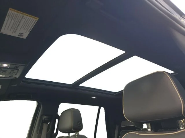 Used 2022 ONYX BLACK GMC SLT image 11