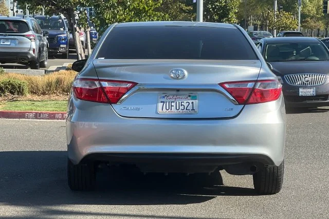 Used 2016 Silver Toyota LE image 5