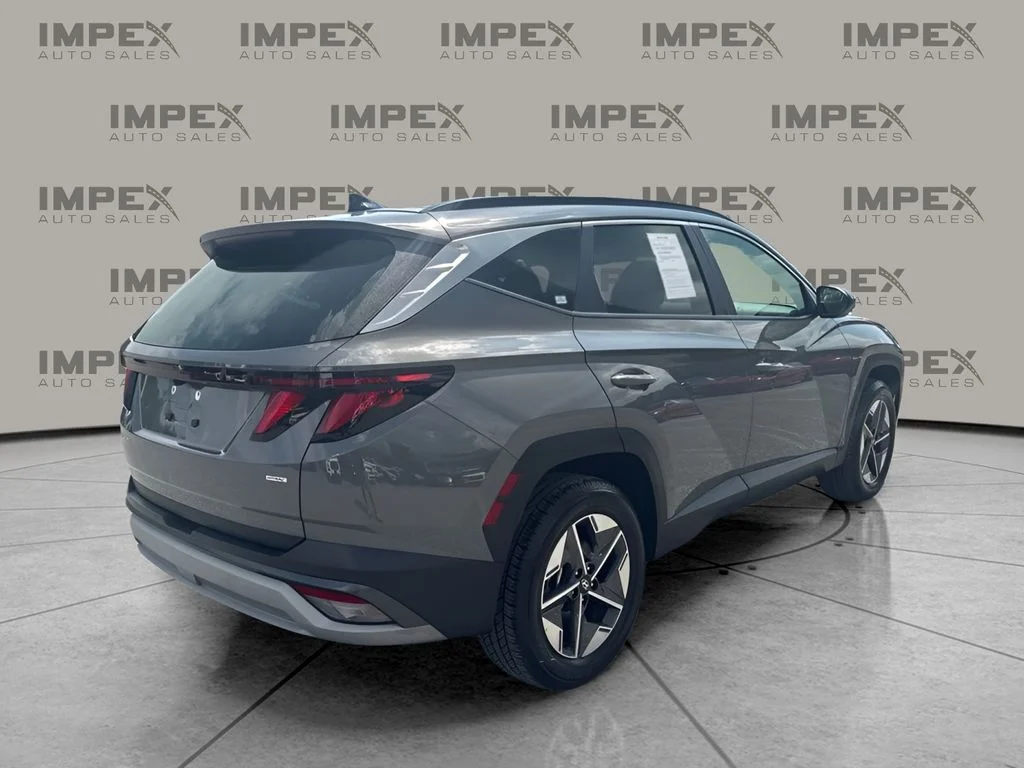 Used 2025 Gray Hyundai SEL image 5