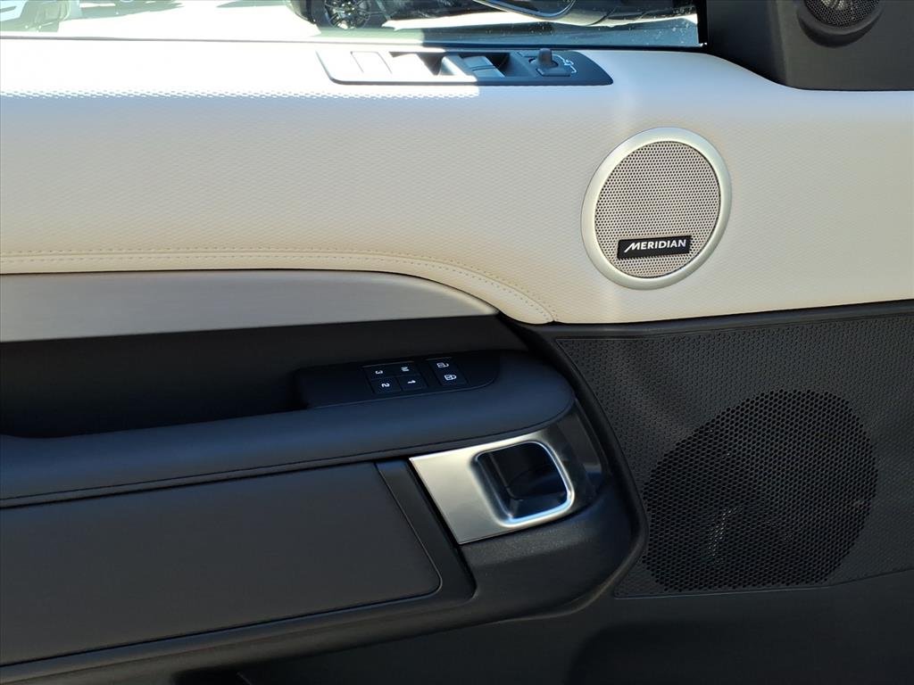 2026 Land Rover Discovery Gemini Edition - Photo 10