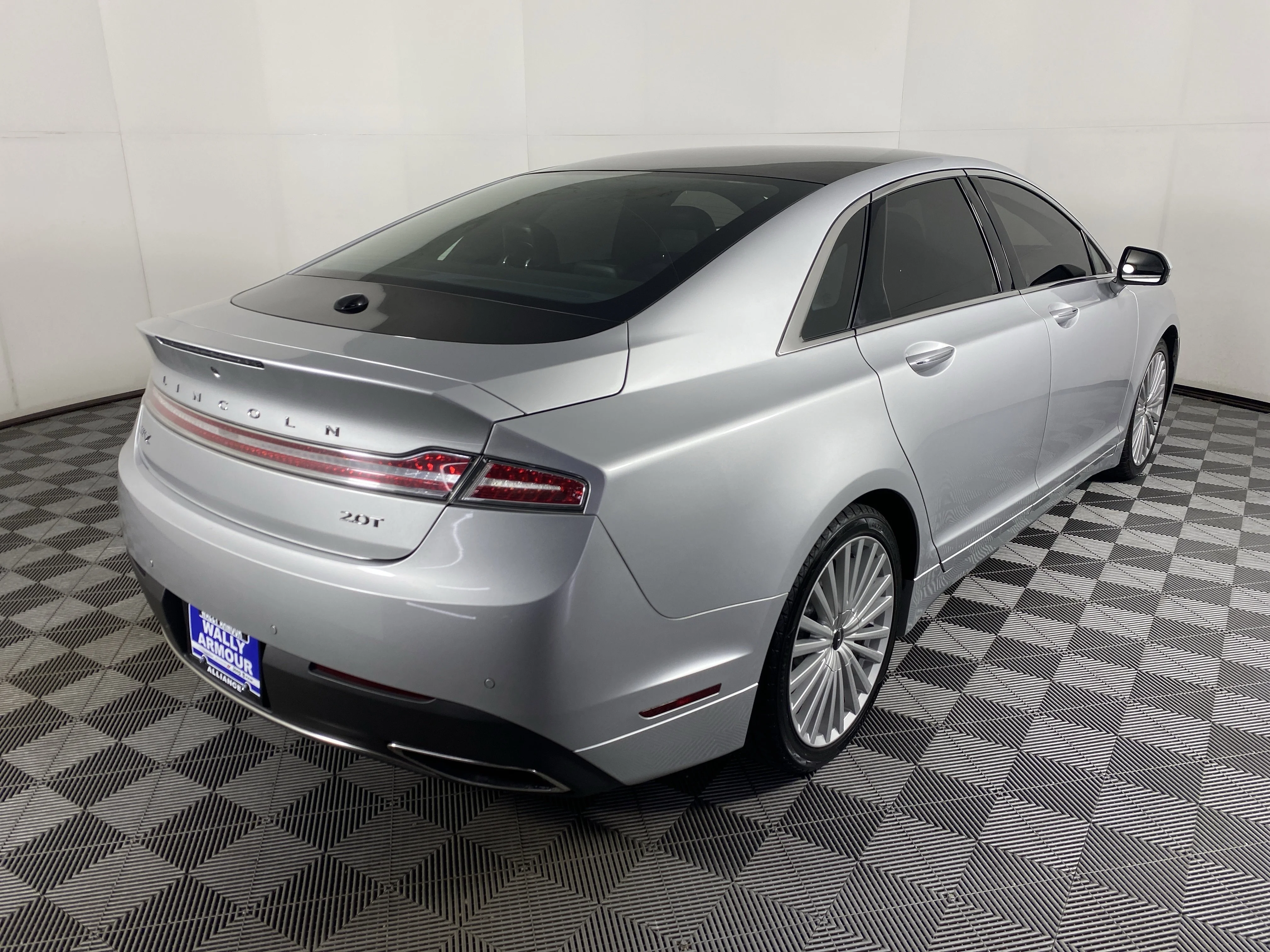 Used 2017 Ingot Silver Lincoln Reserve image 8