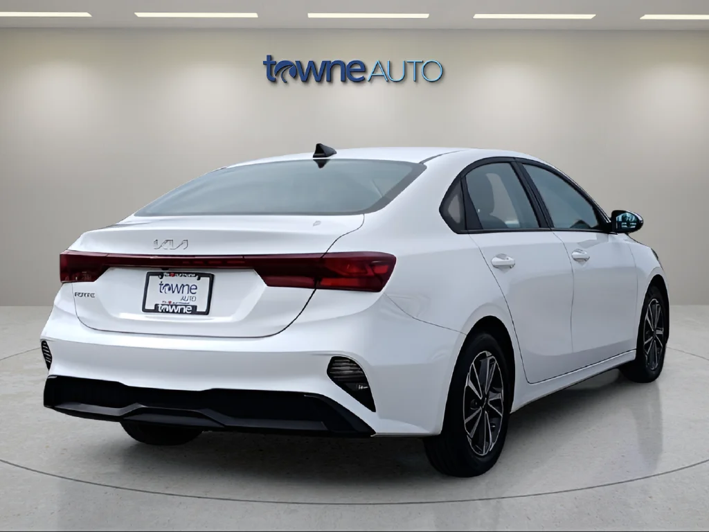 Used 2023 White Kia LXS image 6