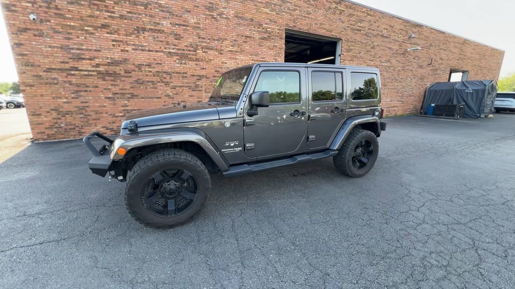Used 2018  Jeep Sahara image 9
