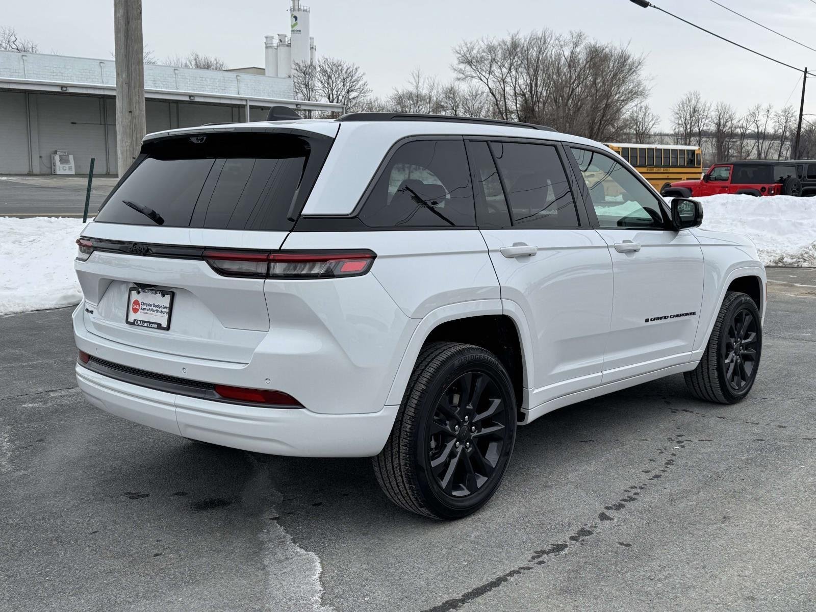 New 2026 Bright White Clear-Coat Exterior Paint Jeep Limited Reserve image 20