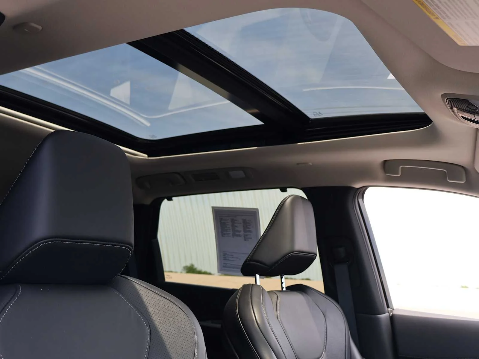 Certified Used 2025 Mineral Black INFINITI LUXE image 19