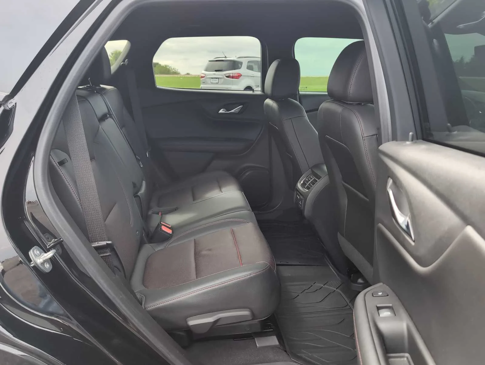Used 2020 BLACK Chevrolet RS image 28