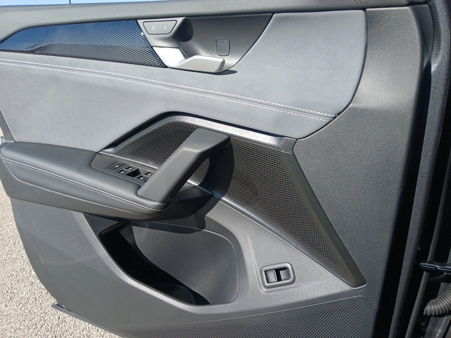 New 2026 Platinum Gray Metallic Volkswagen SE image 17