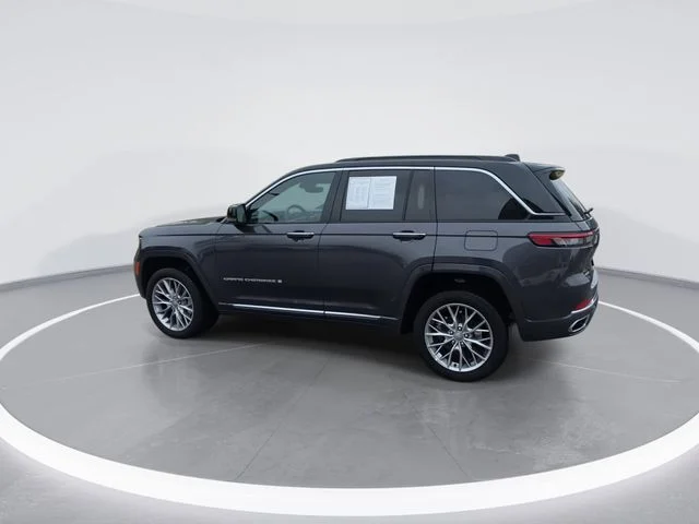 Used 2025 Gray Jeep Summit image 5