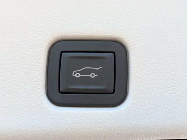 Used 2025 Sterling Metallic GMC Denali image 14