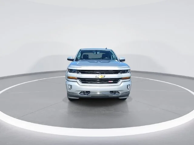 Used 2018 Silver Chevrolet LT image 3