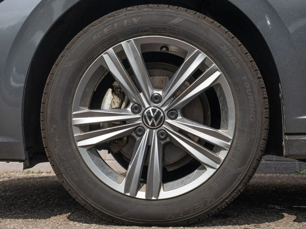 Used 2024  Volkswagen 1.5T SE image 12