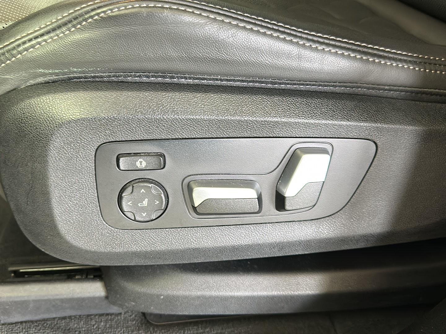 Used 2024 Skyscraper Grey Metallic BMW xDrive40i image 11