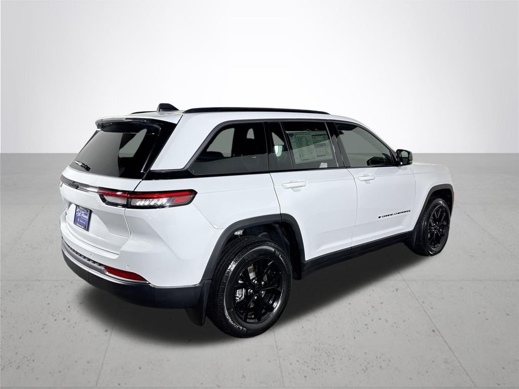 New 2026 Bright White Clear-Coat Exterior Paint Jeep Altitude image 6