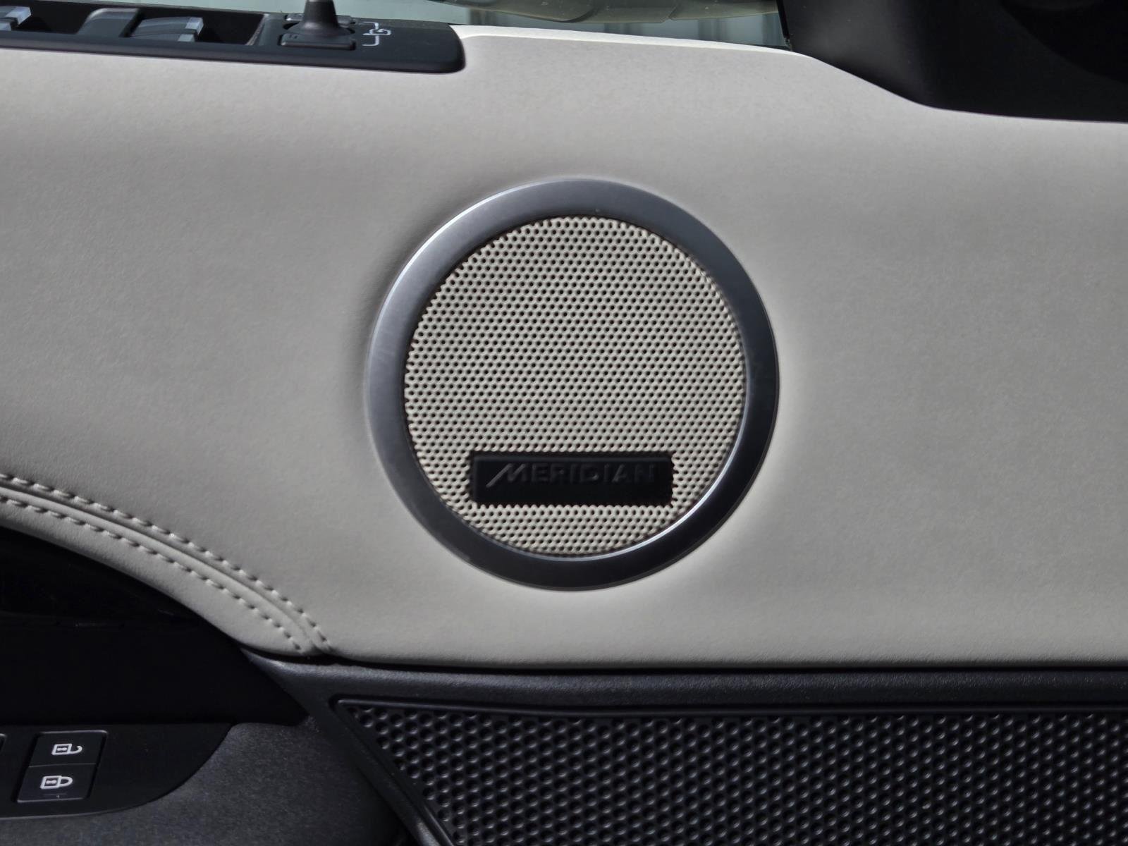 Used 2025 Fuji White Land Rover S image 24