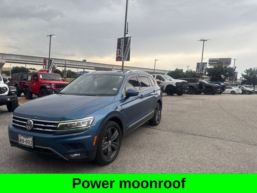Used 2018 Blue Volkswagen 2.0T SEL Premium image 4