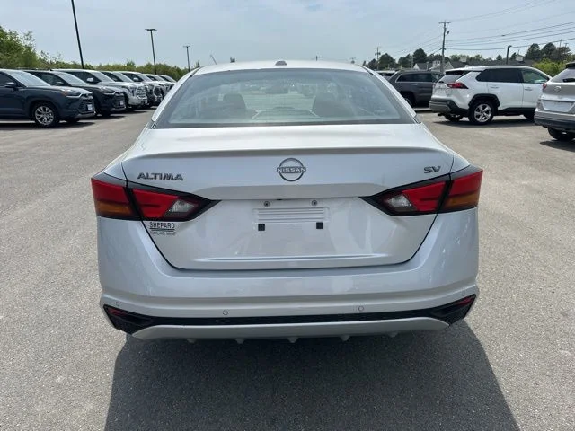 Used 2024 Silver Nissan 2.5 SV image 5